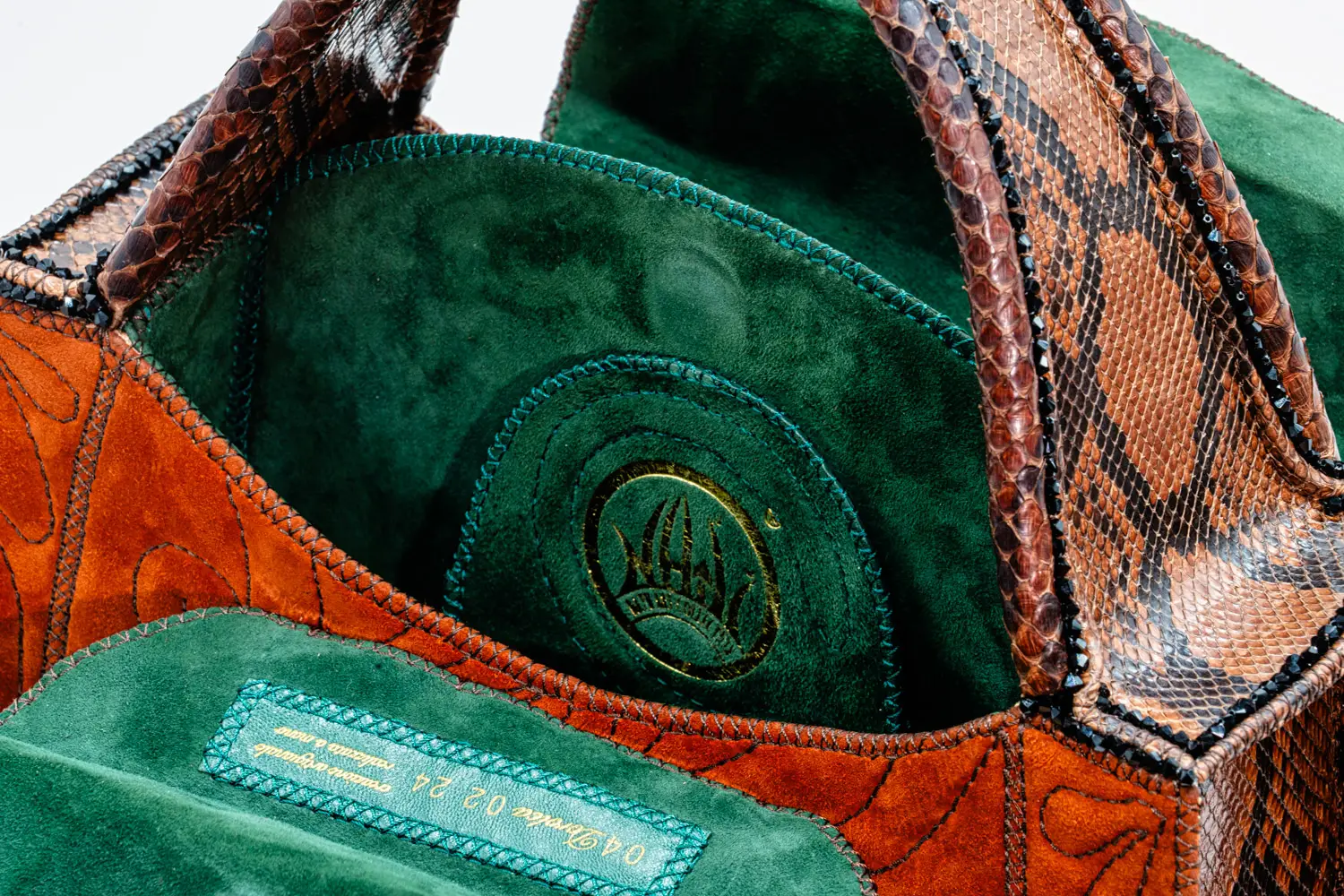 1 DOROTEA 040224 Borsa fatta a mano pelle oro artigianale novara milano