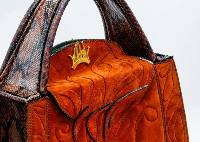 1 DOROTEA 040224 Borsa fatta a mano pelle oro artigianale novara milano