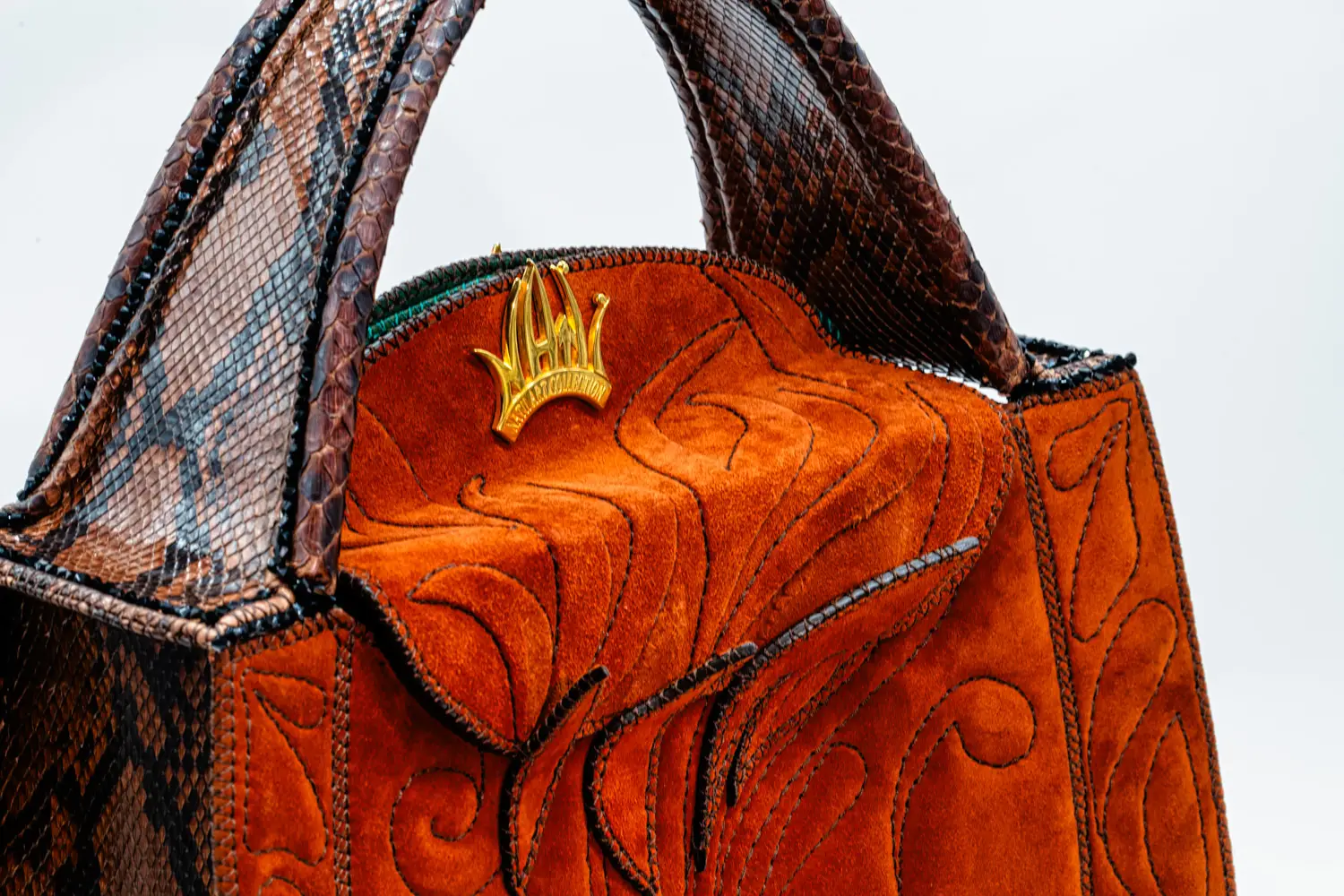 1 DOROTEA 040224 Borsa fatta a mano pelle oro artigianale novara milano