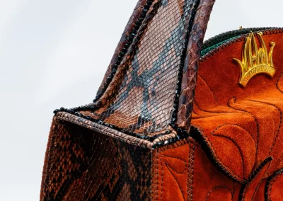 1 DOROTEA 040224 Borsa fatta a mano pelle oro artigianale novara milano