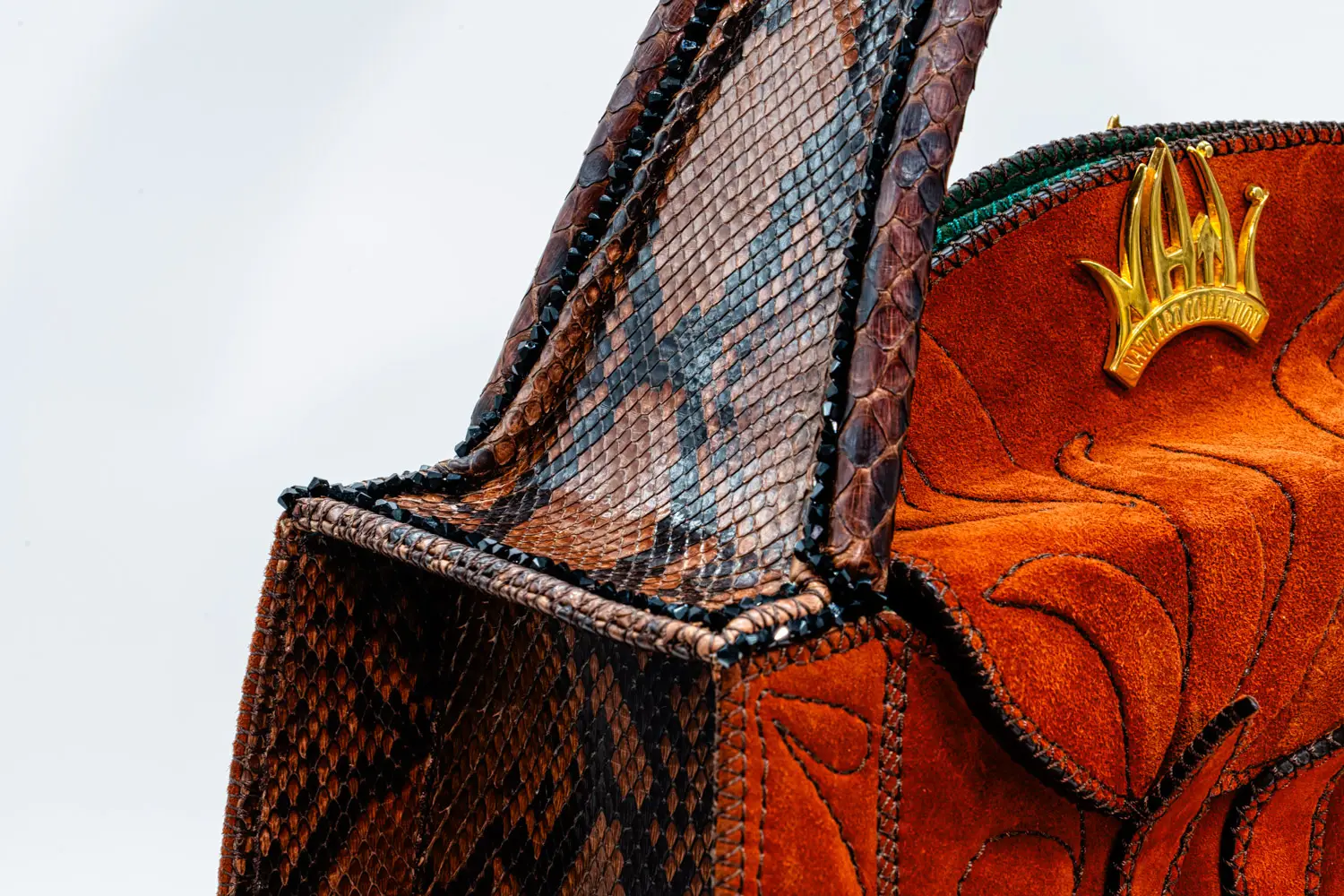 1 DOROTEA 040224 Borsa fatta a mano pelle oro artigianale novara milano