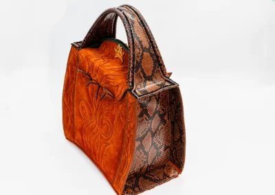 1 DOROTEA 040224 Borsa fatta a mano pelle oro artigianale novara milano