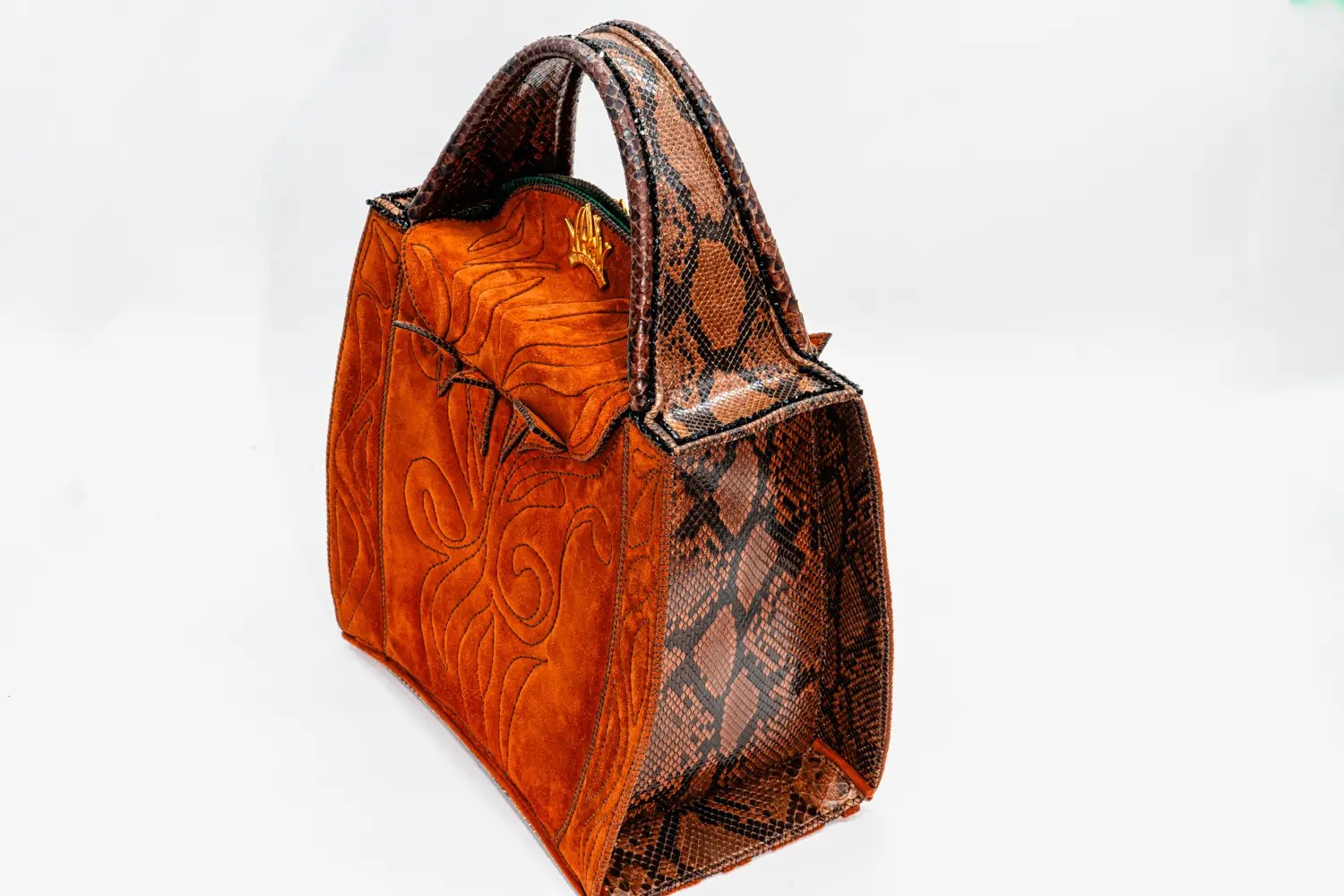 1 DOROTEA 040224 Borsa fatta a mano pelle oro artigianale novara milano