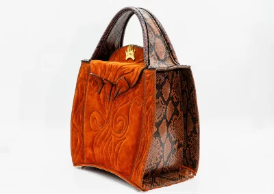 1 DOROTEA 040224 Borsa fatta a mano pelle oro artigianale novara milano