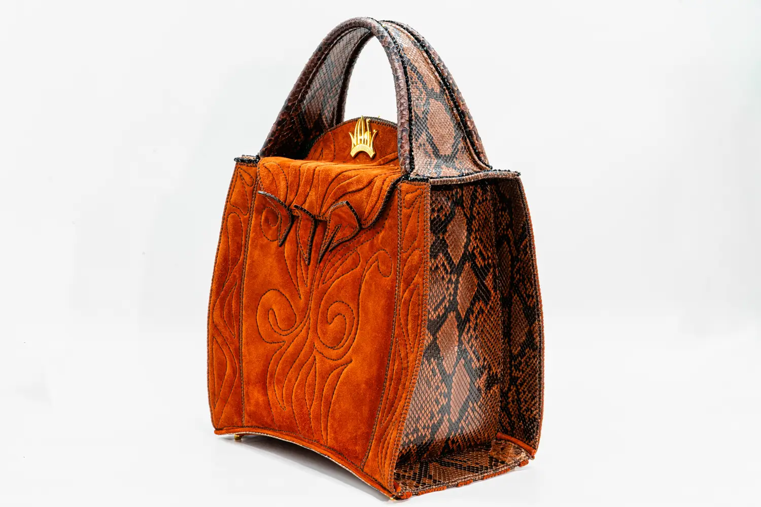 1 DOROTEA 040224 Borsa fatta a mano pelle oro artigianale novara milano