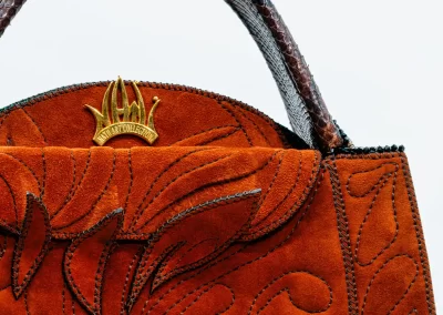 1 DOROTEA 040224 Borsa fatta a mano pelle oro artigianale novara milano