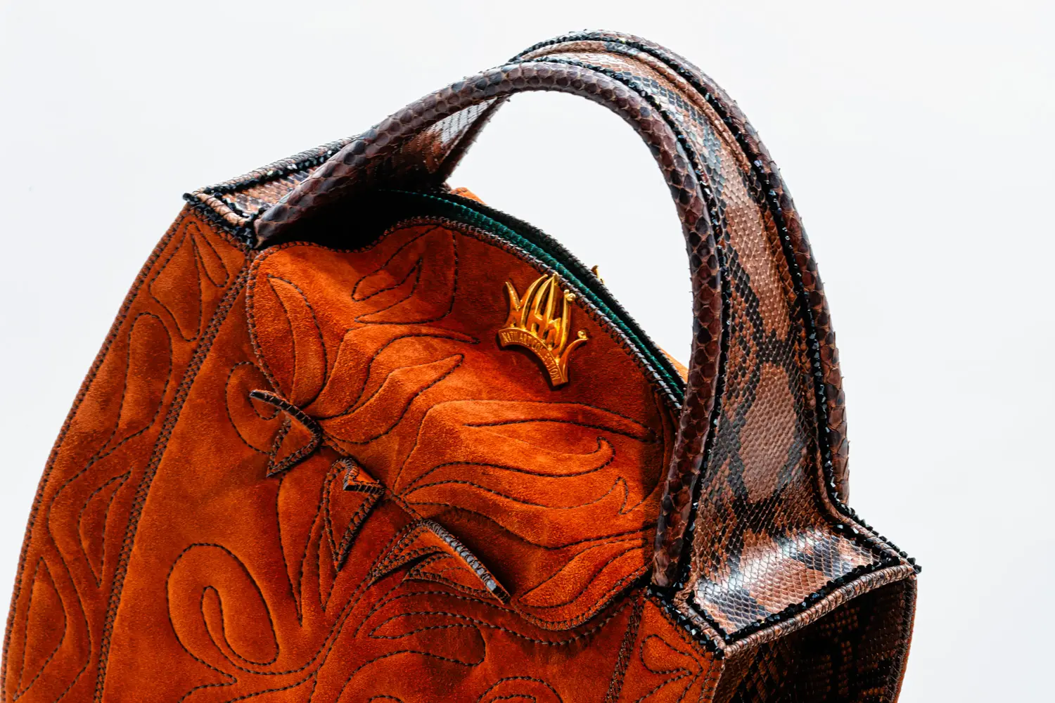 1 DOROTEA 040224 Borsa fatta a mano pelle oro artigianale novara milano